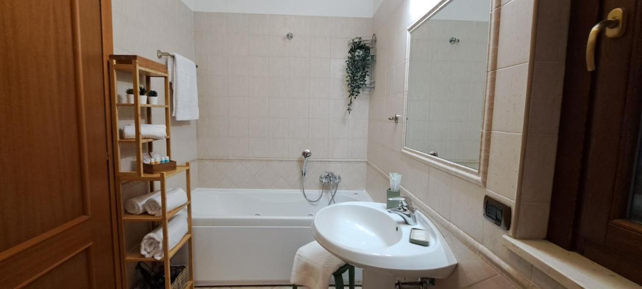 Regina Ciclarum Suite Fiumicino Luaran gambar